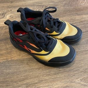 Vans UltraRange Rapidweld little kids size 2, Flame Black
